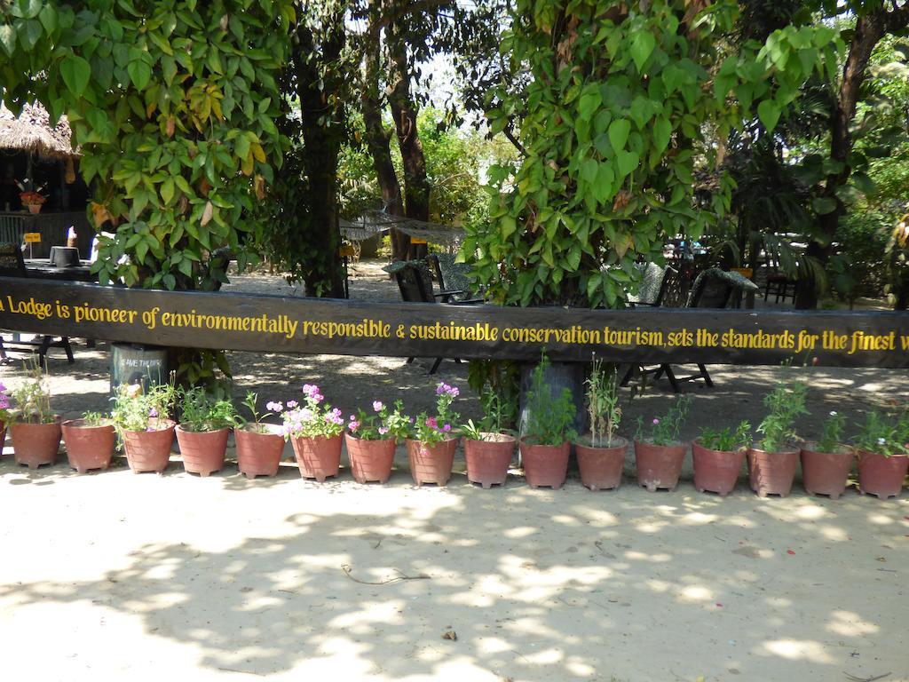Chitwan Gaida Lodge Sauraha Exteriör bild