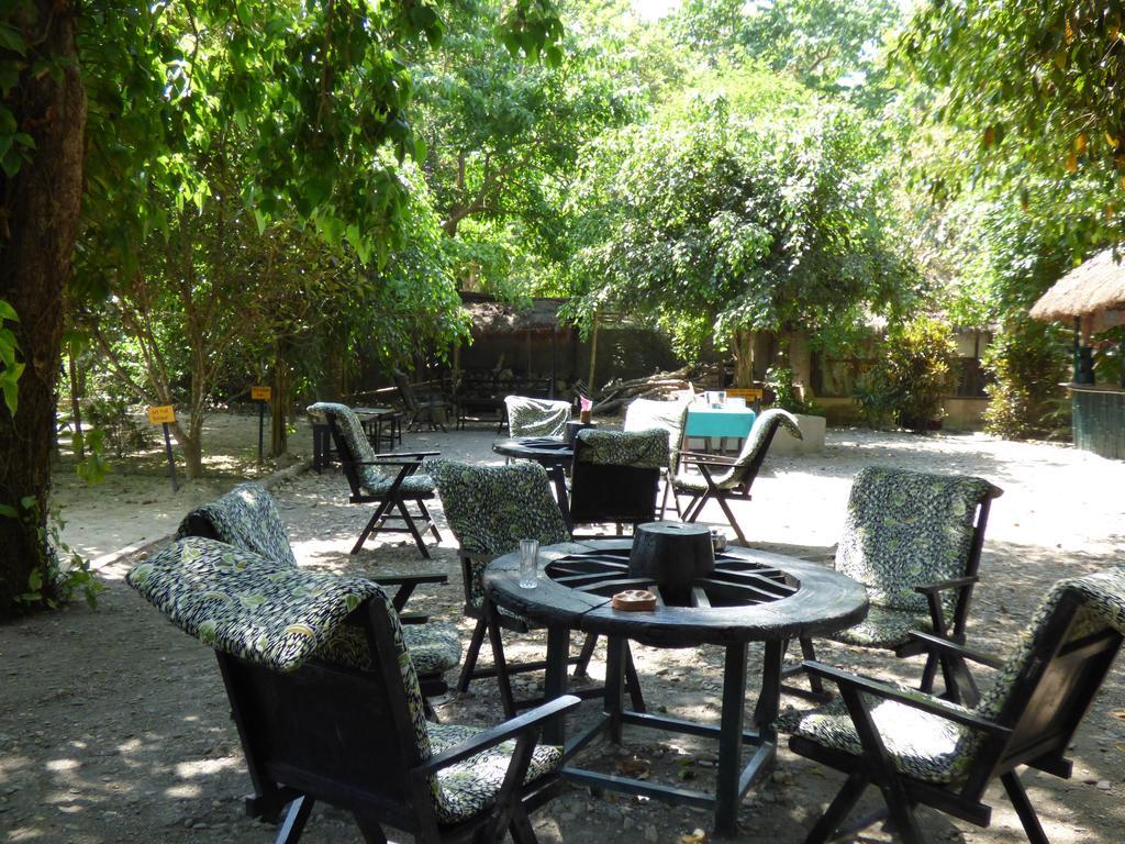 Chitwan Gaida Lodge Sauraha Exteriör bild