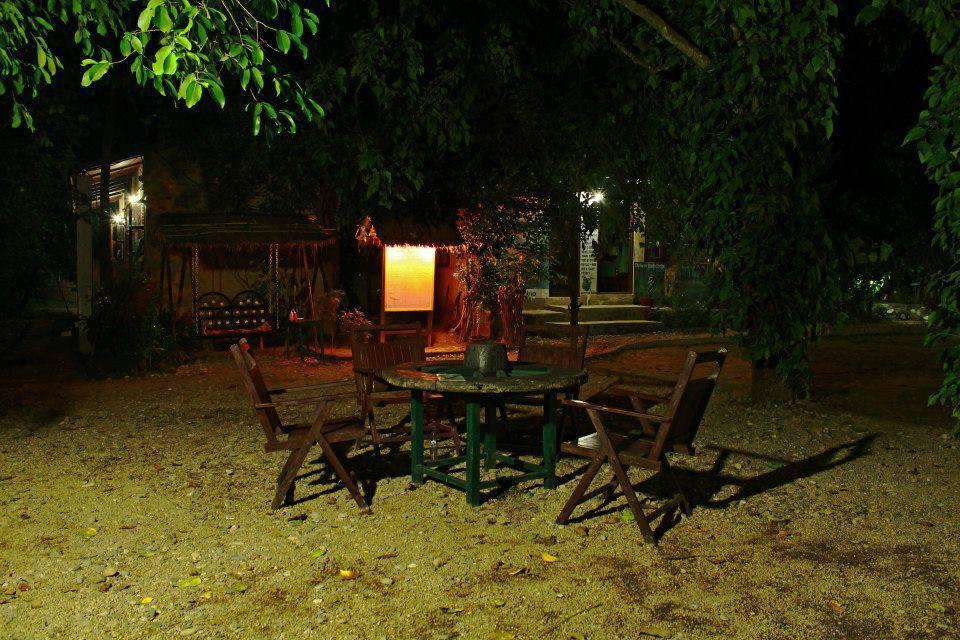 Chitwan Gaida Lodge Sauraha Exteriör bild