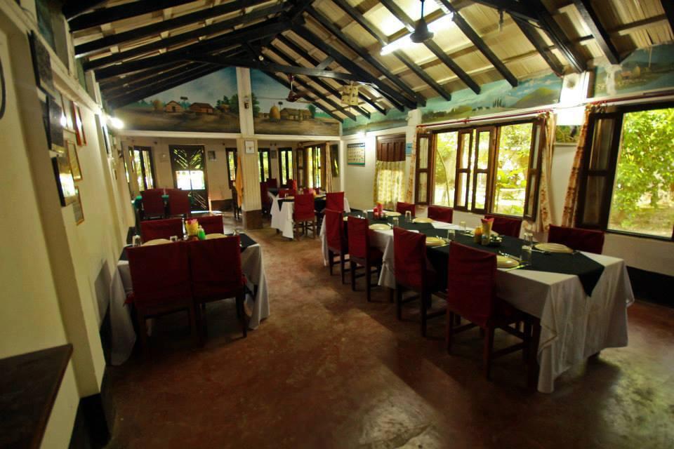 Chitwan Gaida Lodge Sauraha Exteriör bild
